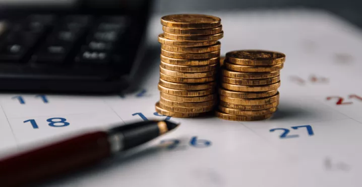 Moedas e calculadora 