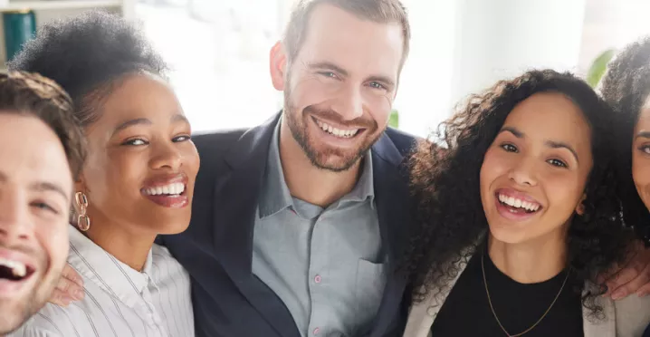 Benefícios flexíveis vs pacote de benefícios tradicional: qual a melhor opção para a sua empresa?