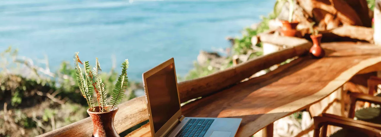 computador na praia