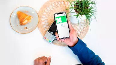 Um telemóvel com a aplicação do vale refeição aberta